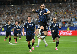 Messi anota su gol número 19 y ayuda a Argentina a avanzar en la Copa del Mundo