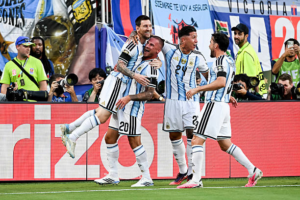 Lautaro Martínez y Julian Alvarez marcan y meten a Argenyina en semifinales del mundial