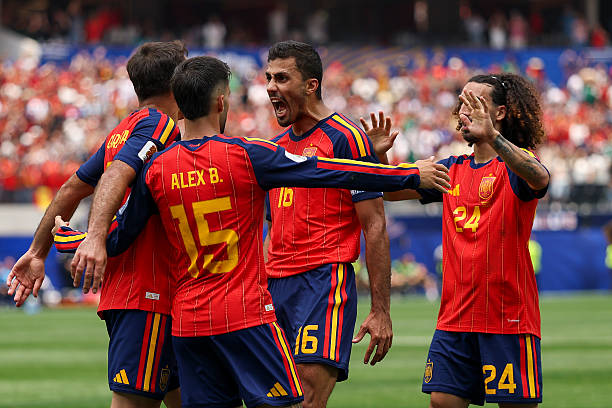 España avanza a Octavos de final, aplastando a Austria