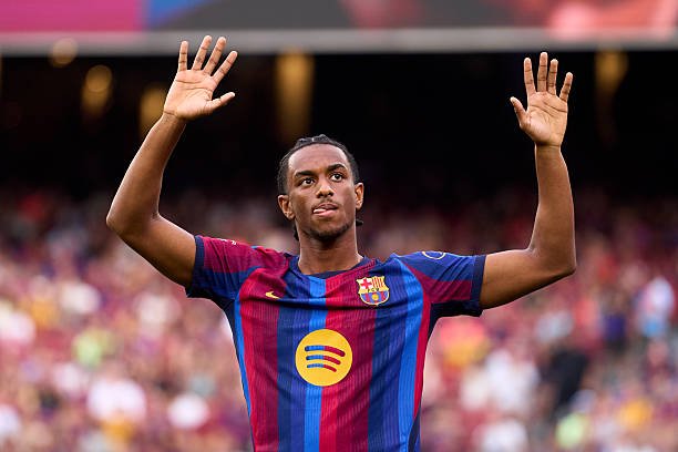 Alejandro Balde of FC Barcelona acknowledges the fans as he is introduced before the Joan Gamper Trophy between FC Barcelona and Al Ahly SC at...