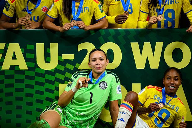 Goalkeeper Luisa Agudelo of Colombia celebrates the victory with the team following the FIFA U-20 Women's World Cup Bronze Final match between Italy...