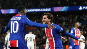 Dembele y Ferran, festejan un gol